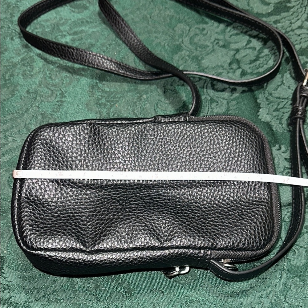 Nautica PEBBELED EMBORIDERED LOGO
CROSSBODY PHONE BAG - Picture 12 of 13